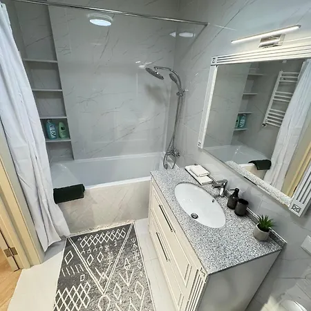 Rentnow New Lux 3 Bedrooms Apartment With Balcony Chişinău Esterno foto