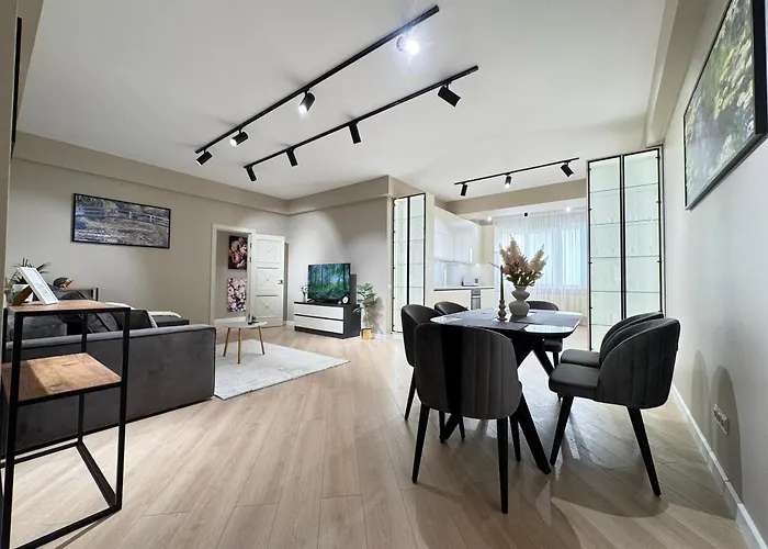 Rentnow New Lux 3 Bedrooms Apartment With Balcony