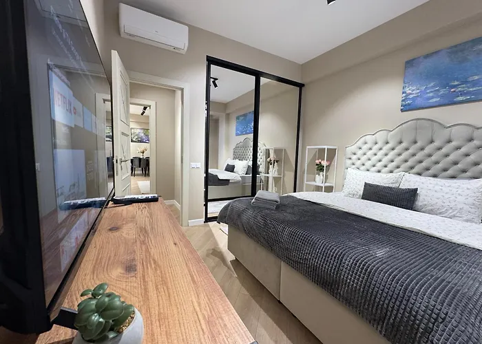Rentnow New Lux 3 Bedrooms Apartment With Balcony