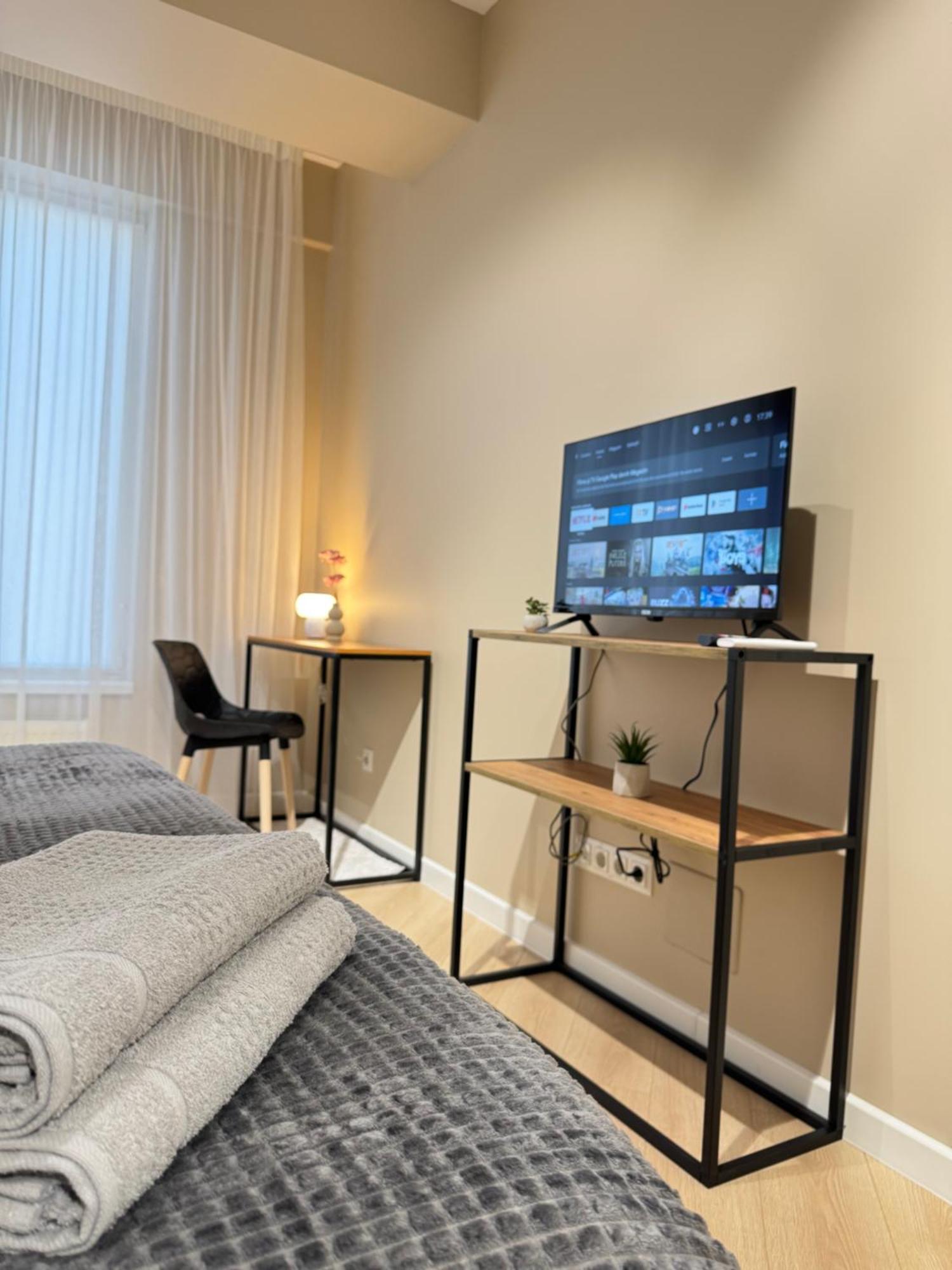Rentnow New Lux 3 Bedrooms With Balcony Apartamento Chisináu