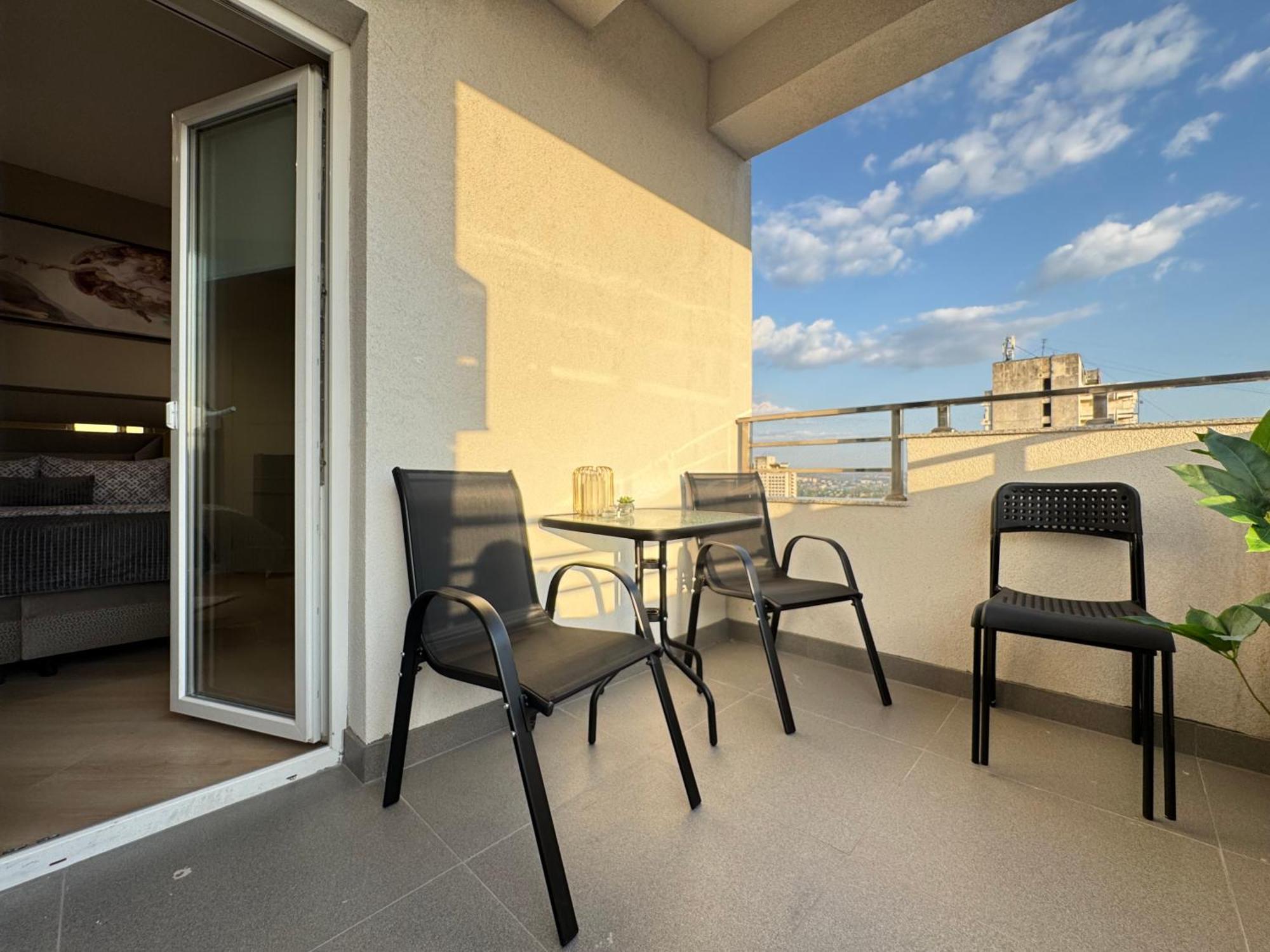Апартаменты Rentnow New Lux 3 Bedrooms With Balcony