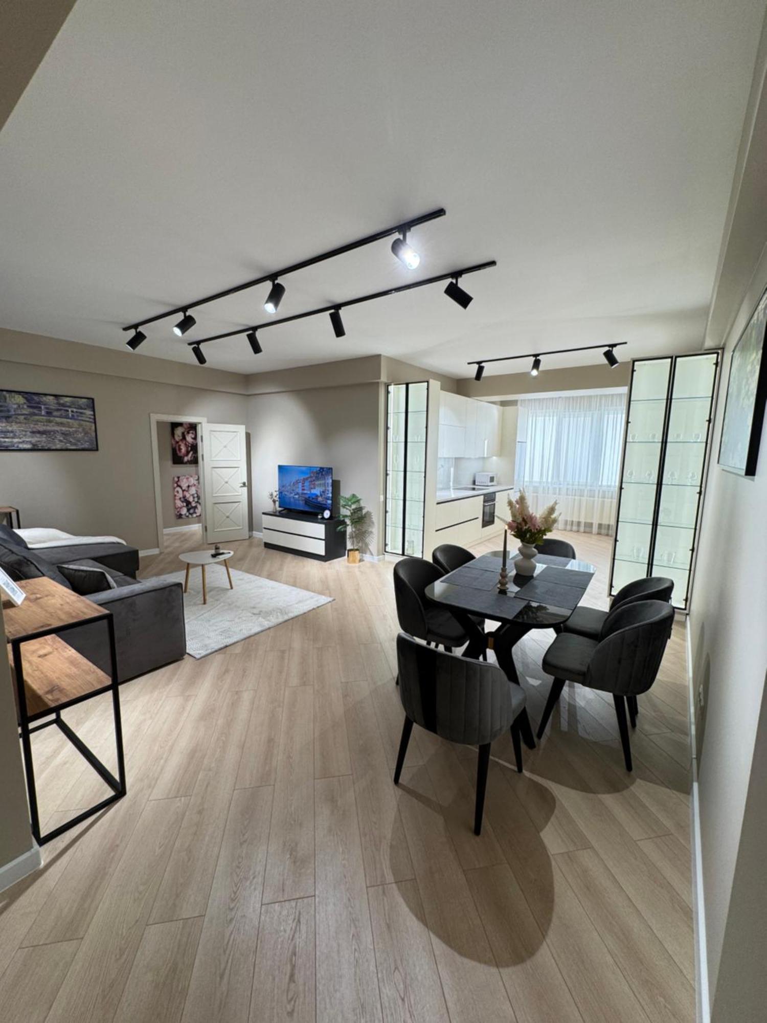 Rentnow New Lux 3 Bedrooms With Balcony Apartamento Chisináu