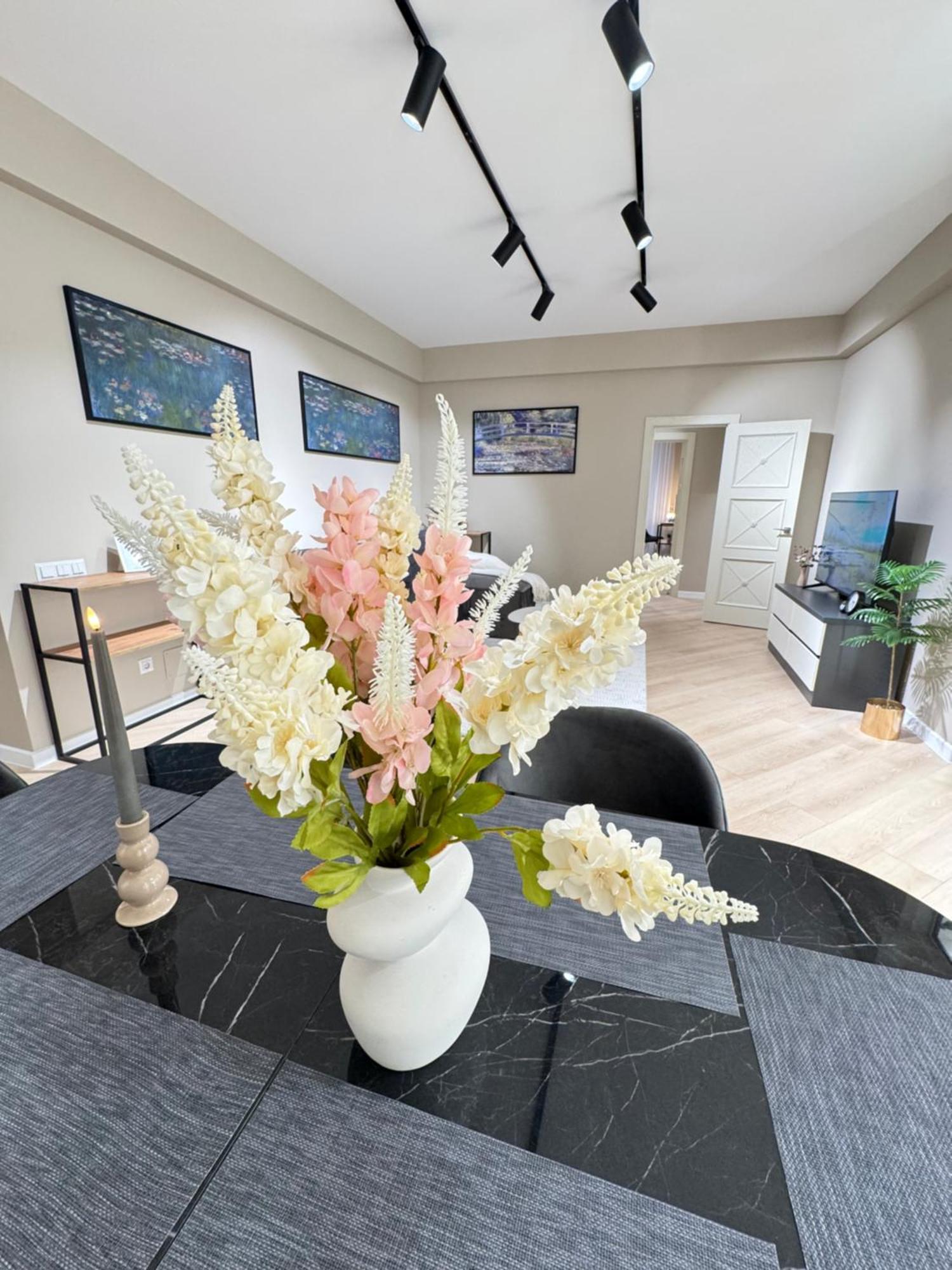 Rentnow New Lux 3 Bedrooms With Balcony Кишинёв