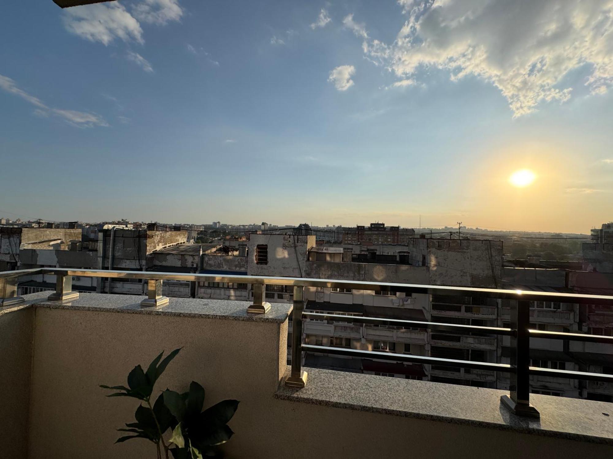 Апартаменты Rentnow New Lux 3 Bedrooms With Balcony *