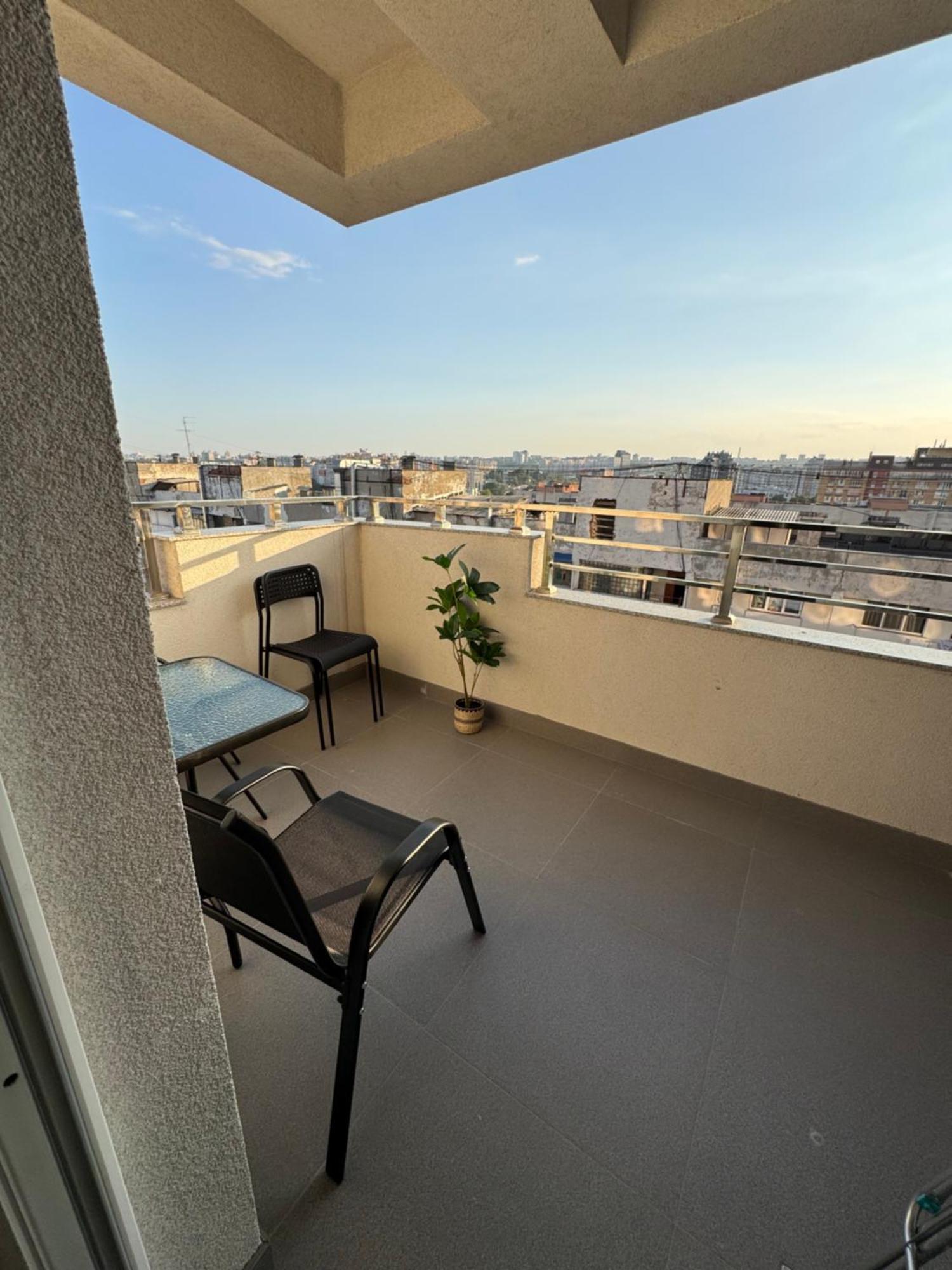 Rentnow New Lux 3 Bedrooms With Balcony Апартаменты *