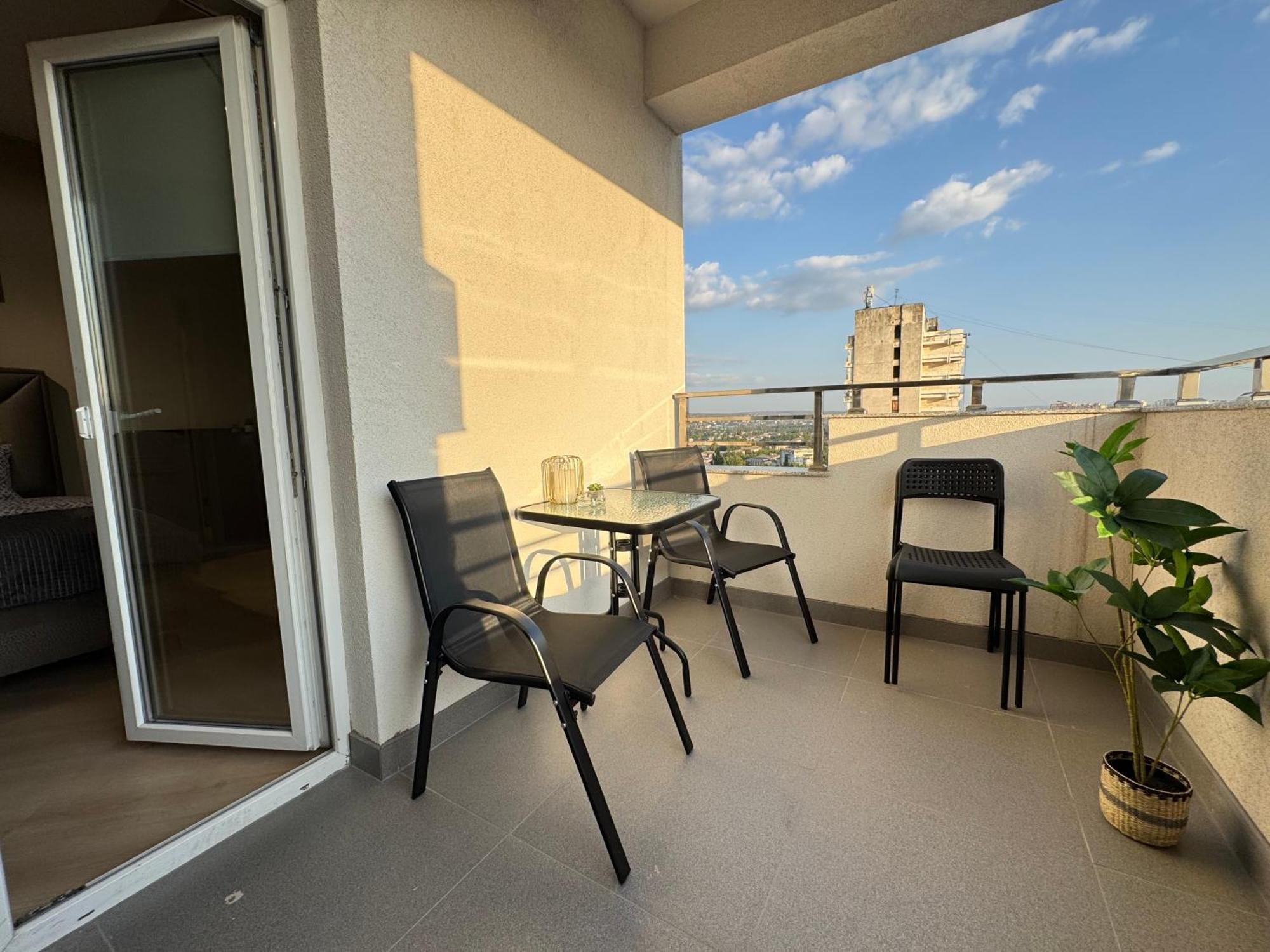 Rentnow New Lux 3 Bedrooms With Balcony *