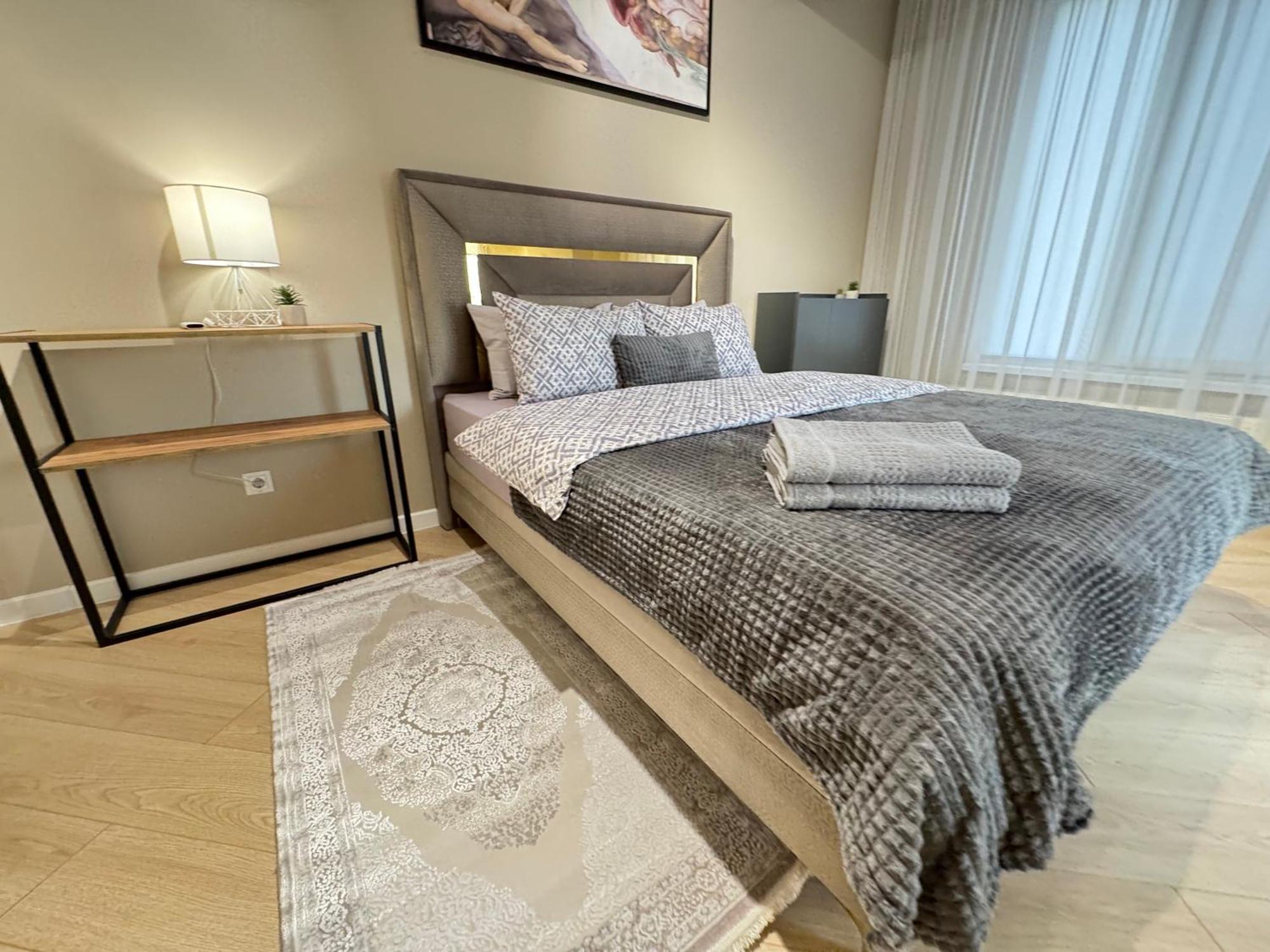 Rentnow New Lux 3 Bedrooms With Balcony * Chişinău