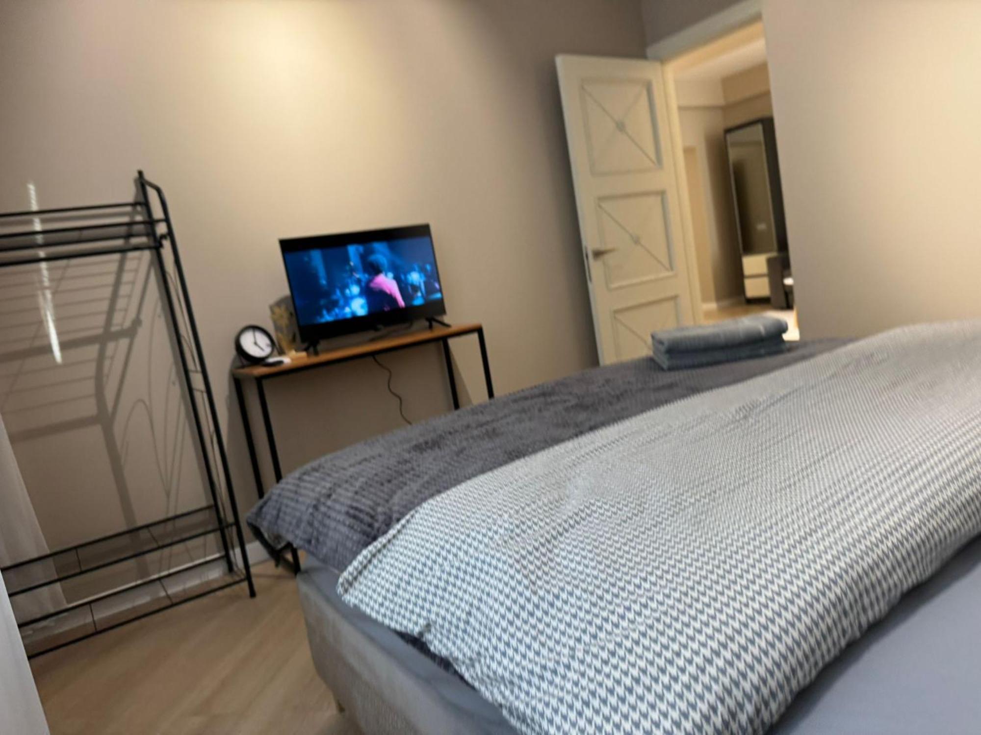 Rentnow New Lux 3 Bedrooms With Balcony Apartamento Chisináu