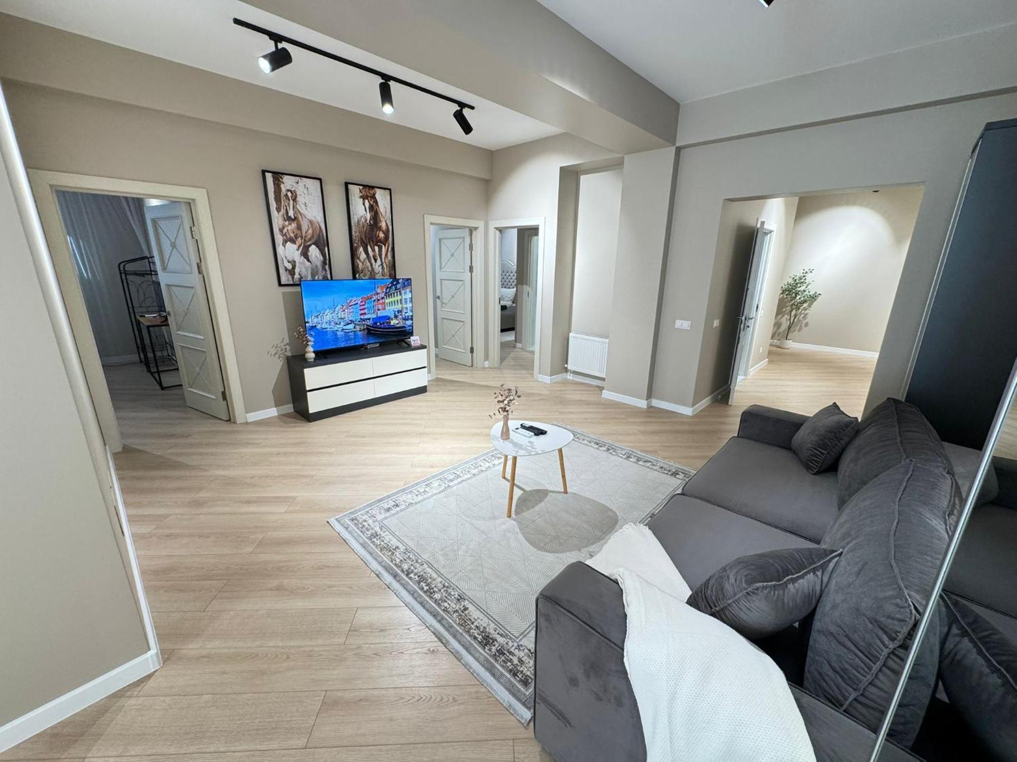 Rentnow New Lux 3 Bedrooms With Balcony * Chisináu