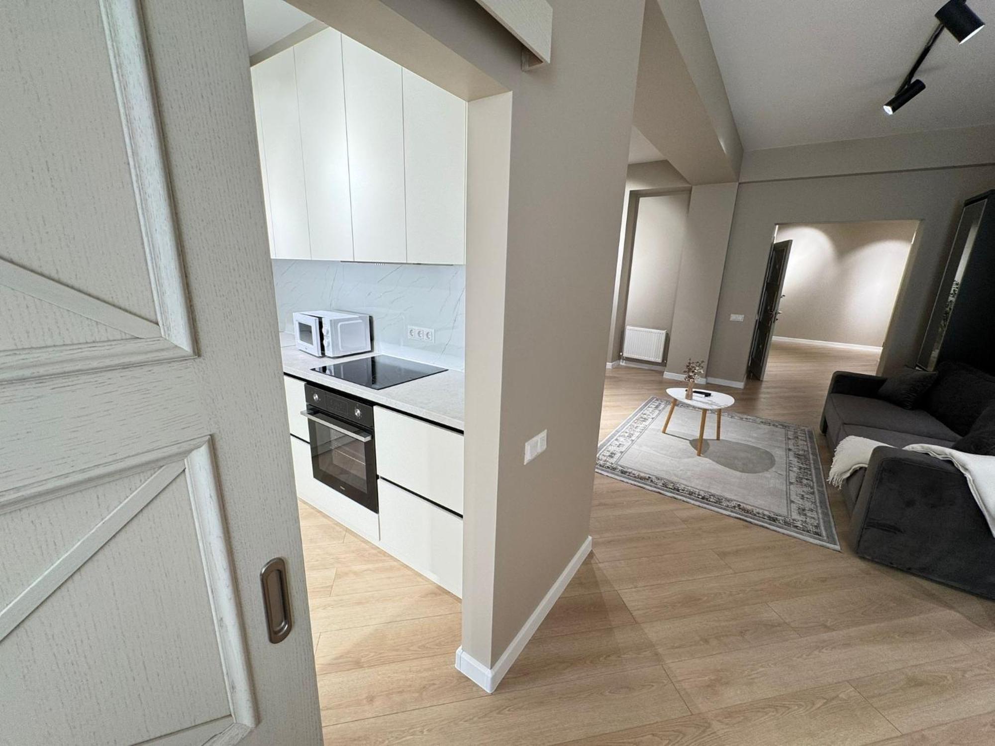 Rentnow New Lux 3 Bedrooms With Balcony Chisináu