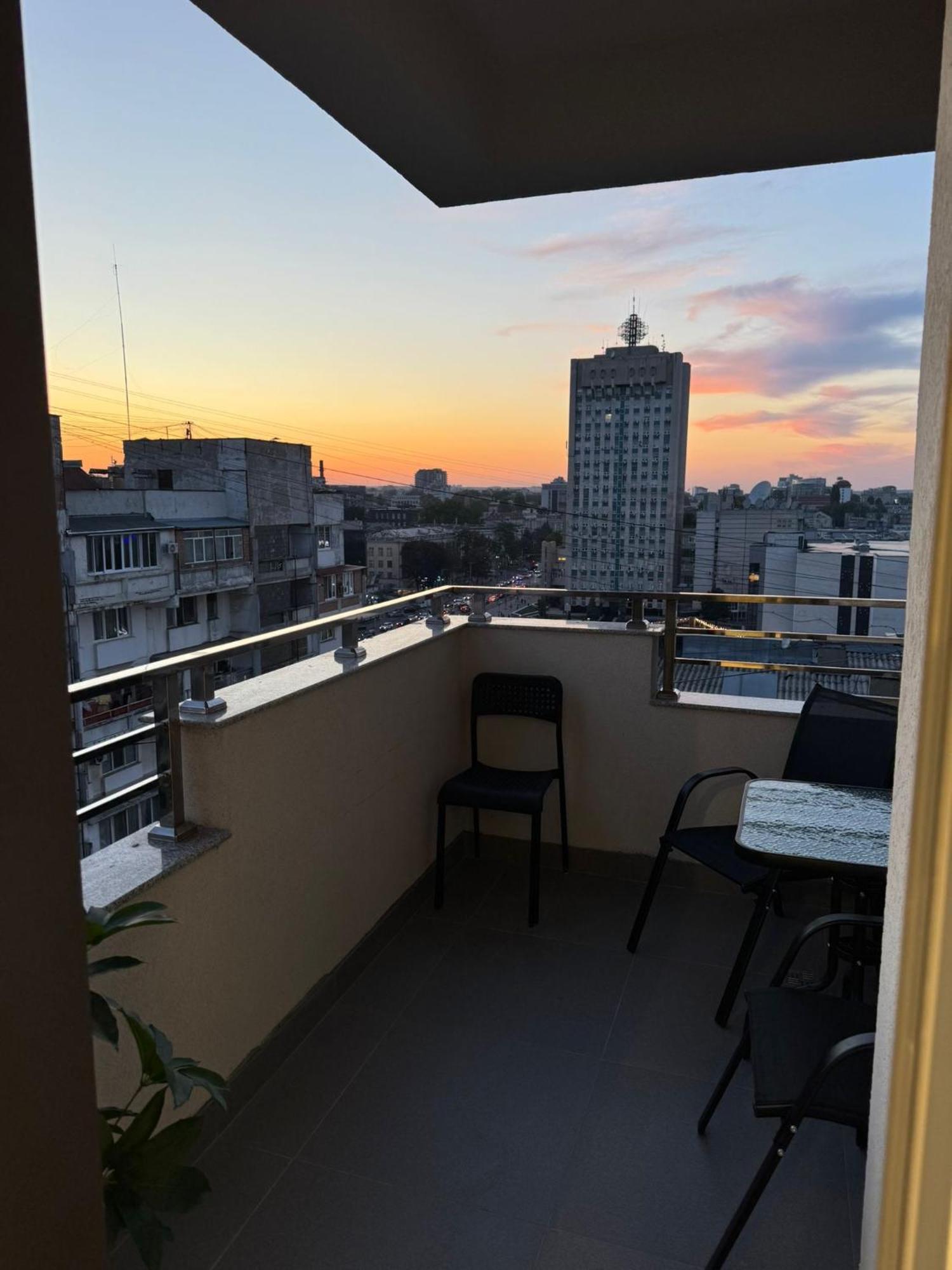 Rentnow New Lux 3 Bedrooms With Balcony * Chisináu