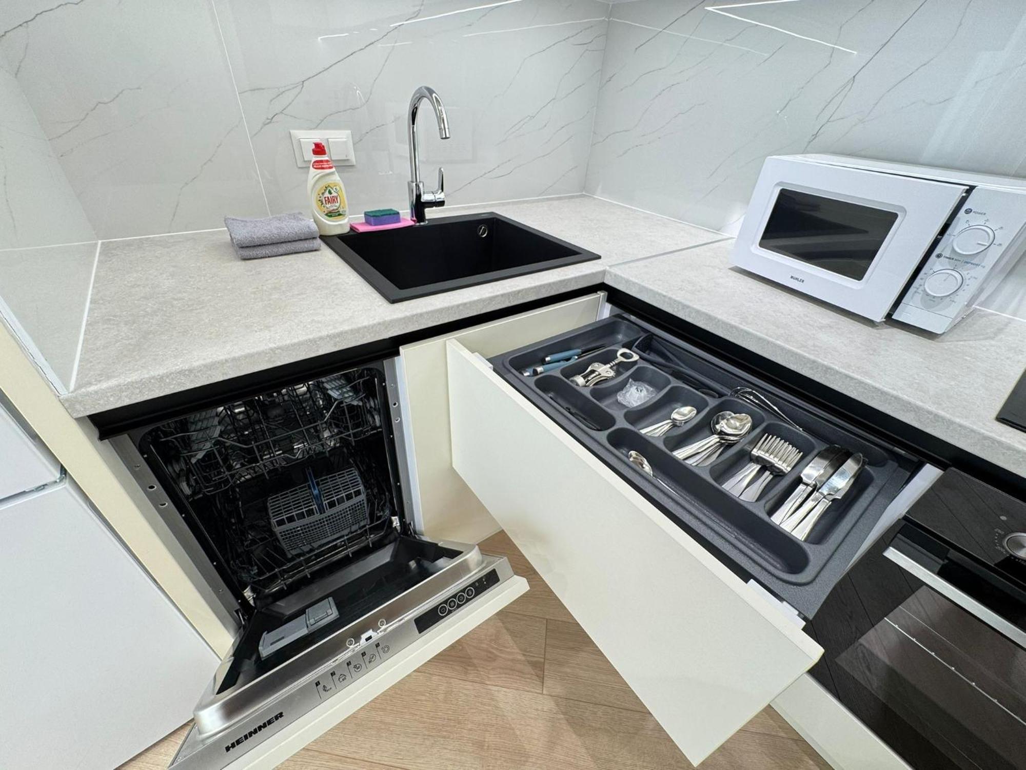 Rentnow New Lux 3 Bedrooms With Balcony Apartamento Chisináu