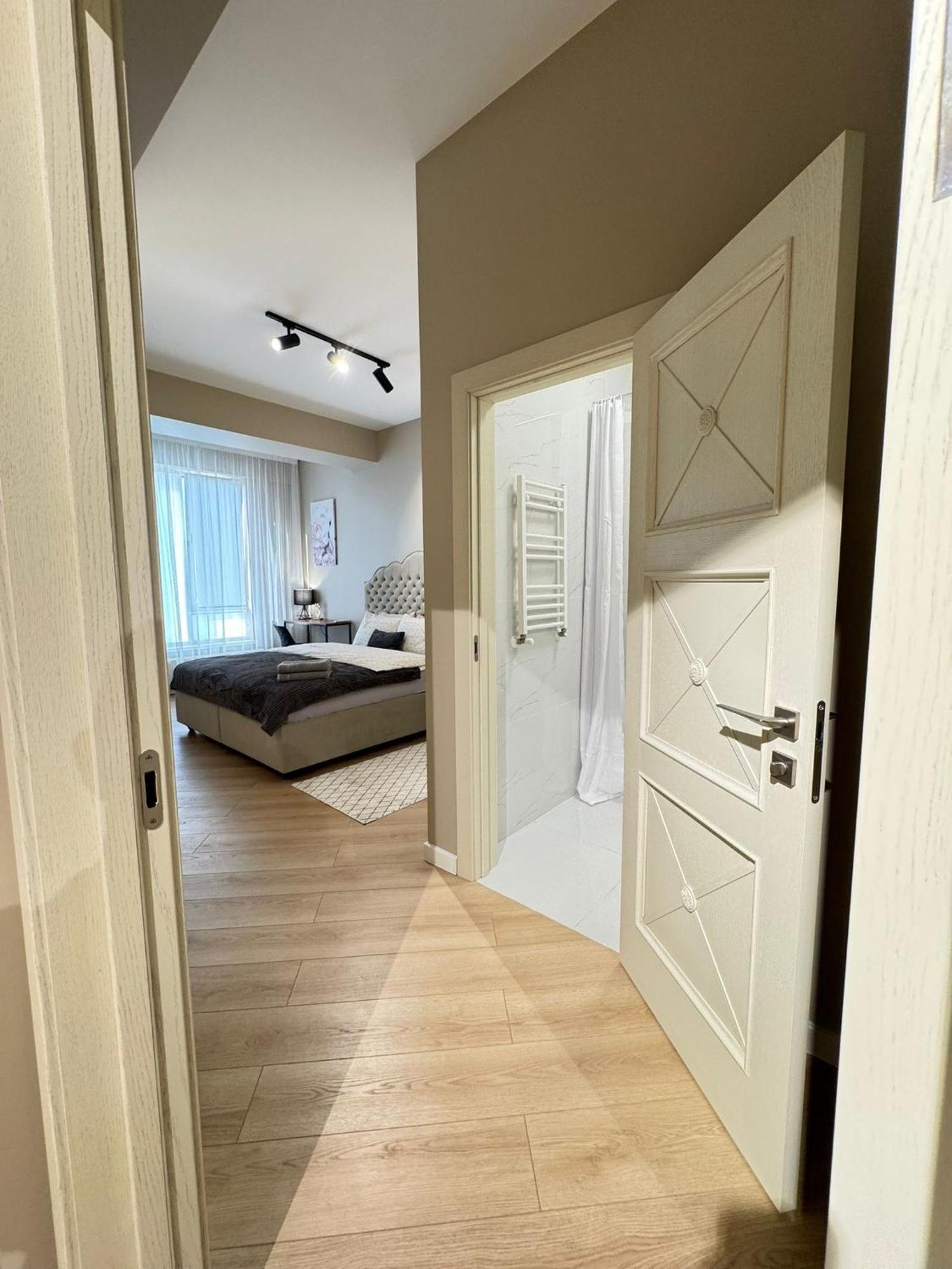 Rentnow New Lux 3 Bedrooms With Balcony *