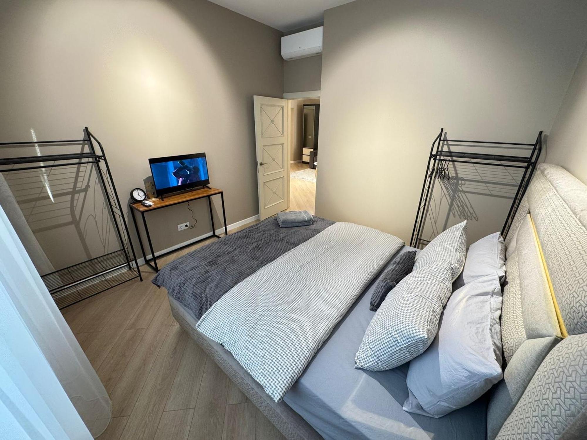 Rentnow New Lux 3 Bedrooms With Balcony Chisináu