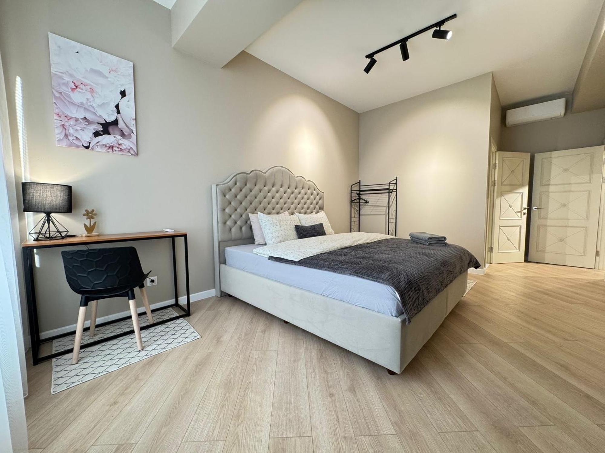 Rentnow New Lux 3 Bedrooms With Balcony Apartamento Chisináu