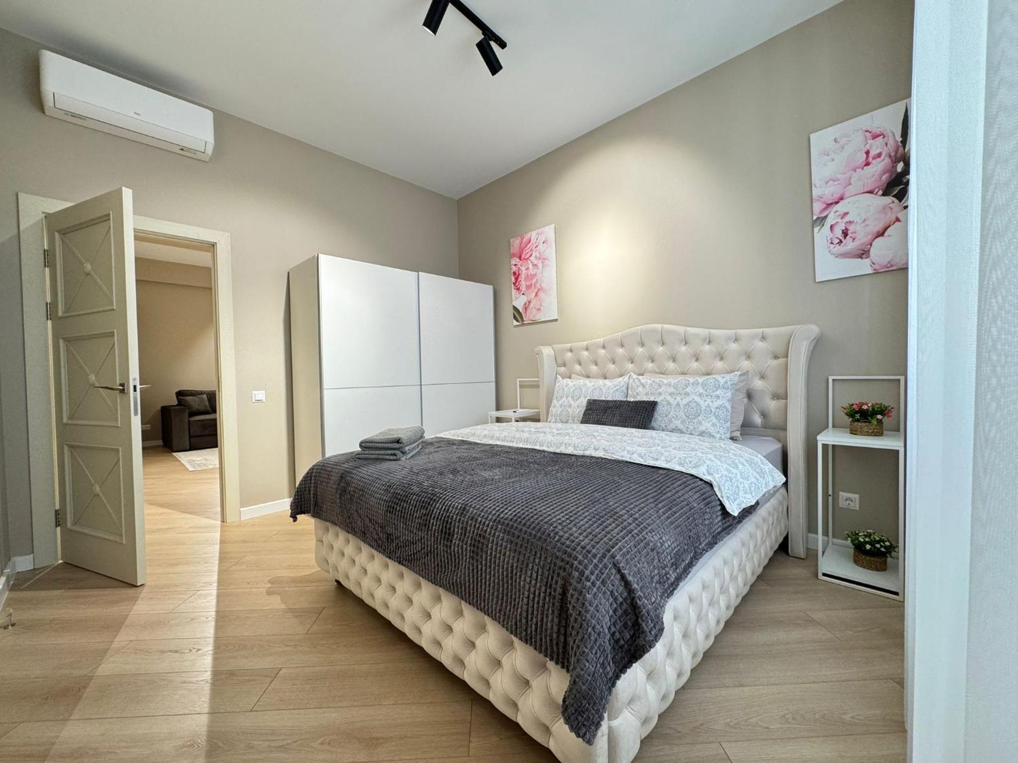Rentnow New Lux 3 Bedrooms With Balcony Chisináu