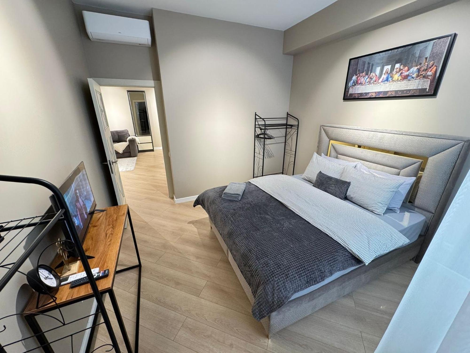 Rentnow New Lux 3 Bedrooms With Balcony Apartamento Chisináu