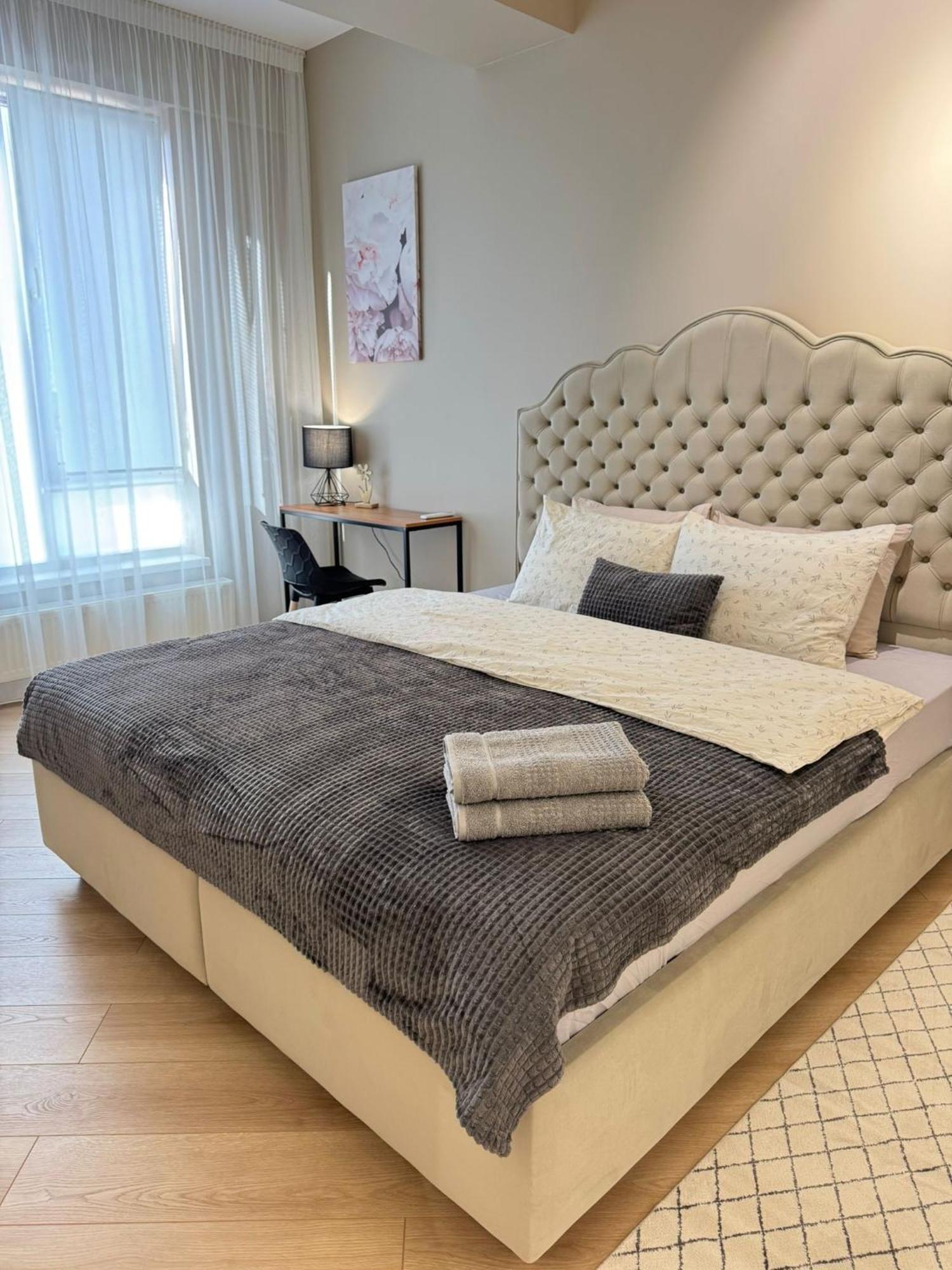 Rentnow New Lux 3 Bedrooms With Balcony * Chisináu