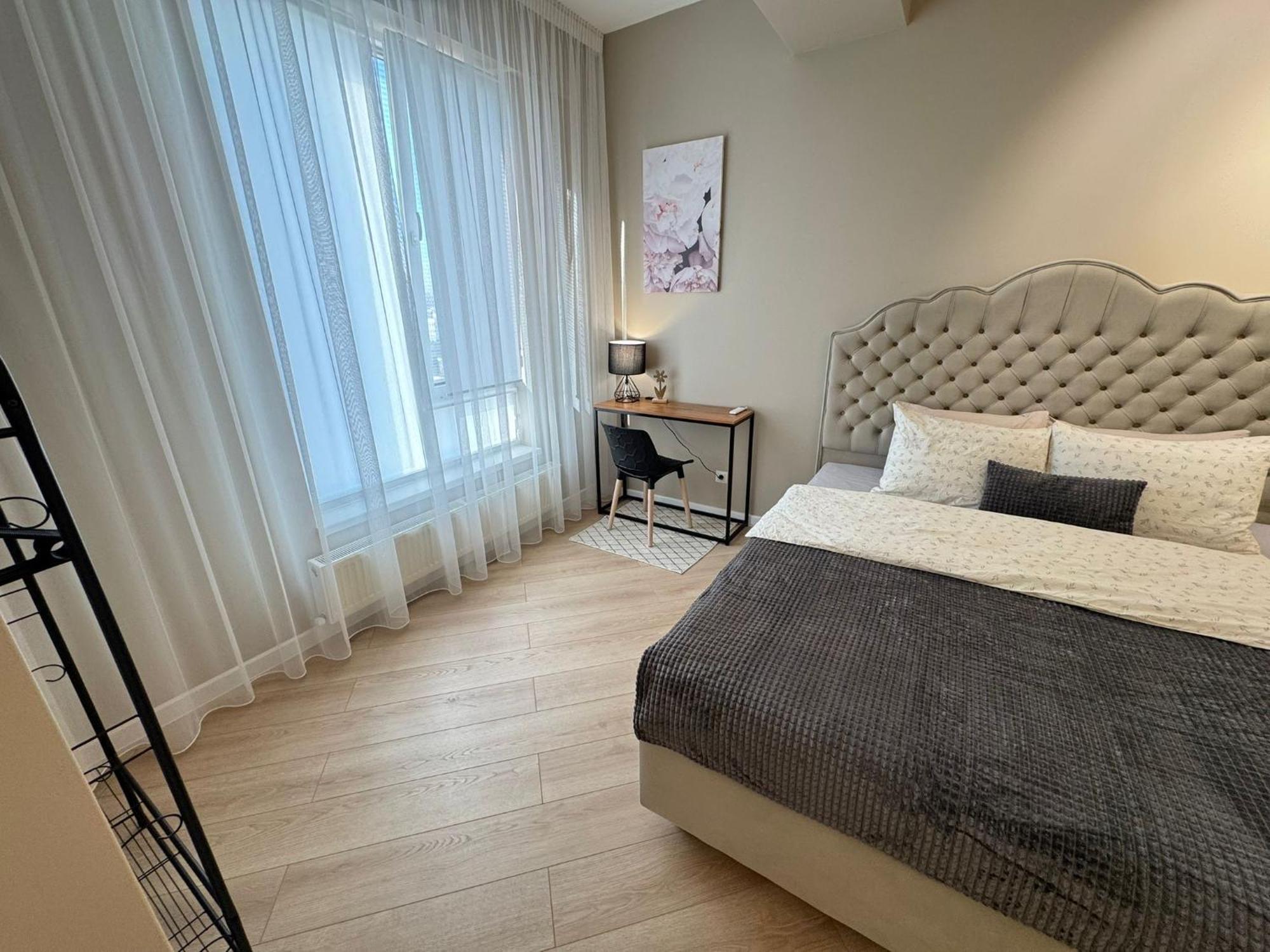 Rentnow New Lux 3 Bedrooms With Balcony Apartamento Chisináu